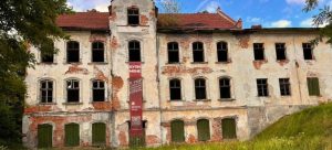 У Бібрці занедбані шкільні споруди відродять як стильний готель