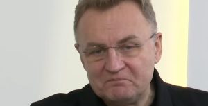 У Львові почали масово мити тротуари (ВІДЕО)
