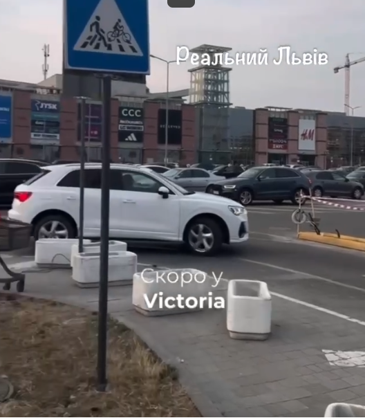 У Львові мешканців спального району залишать без паркувальних місць