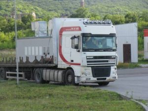 Мешканці Львова закликають обмежити проїзд вантажного транспорту через вулиці міста