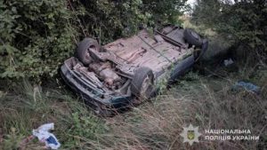 На Львівщині автомобіль Volkswagen Golf перекинувся на дорозі: одна людина загинула, ще кілька постраждали