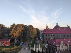 На вівторок синоптики передбачають короткочасний дощ та +26°C