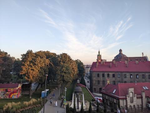 На вівторок синоптики передбачають короткочасний дощ та +26°C