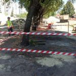 Під час земляних робіт на вулиці Мазепи у Львові будівельники виявили несподівану знахідку — ремонт призупинили