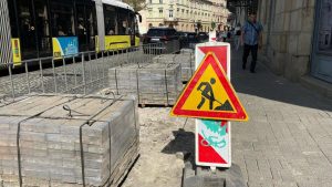 На Соборній площі модернізують тротуар для безбар’єрного простору