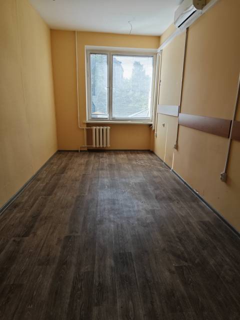 У Львові пропонують в оренду майже 20 м² у приміщенні проєктного інституту