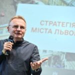 Мер Львова отримав зарплату понад 100 тисяч гривень за липень