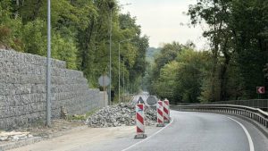 У Львові на в’їзді до міста завершують масштабне зміцнення схилу