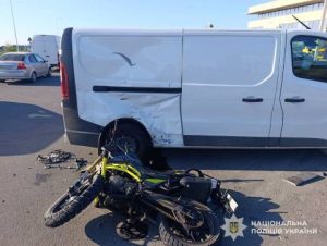 Під Львовом мотоцикл зіткнувся з автомобілем — постраждала людина
