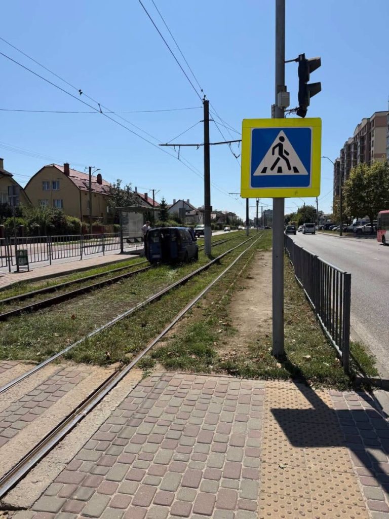 У Львові водій опинився без гальм — інцидент зафіксували на фото й відео