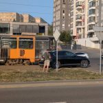 У Львові легковик зіткнувся з трамваєм