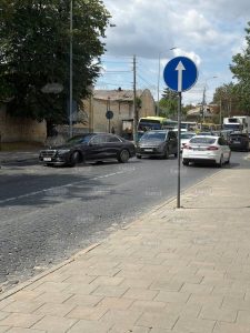 На львівській трасі зіткнулися дві автівки через складні умови руху