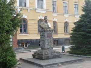 У Самборі занедбали пам’ятник Івану Франку — місцева влада залишається байдужою