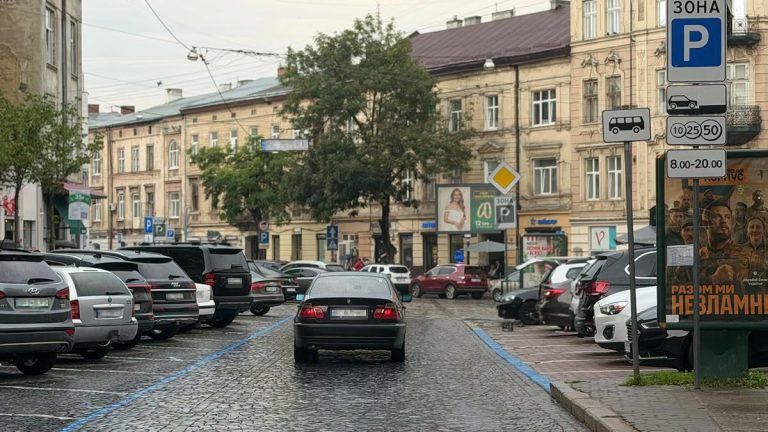 Нова парковка Садового у Львові викликала хвилю критики