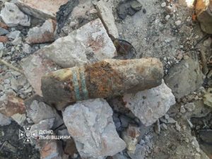 У Львові поблизу житлового будинку виявили артилерійський снаряд часів Другої світової війни
