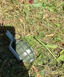 У центрі Львова на одній із вулиць виявили гранату