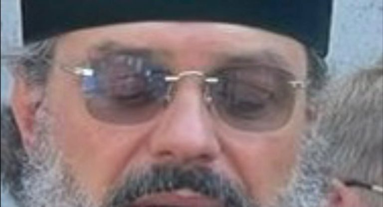 Московський піп з’явився в окулярах, що спричинили ажіотаж у Садовому