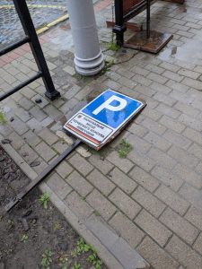 У Львові зник дорожній знак, до якого мав особливу прихильність німецький консул