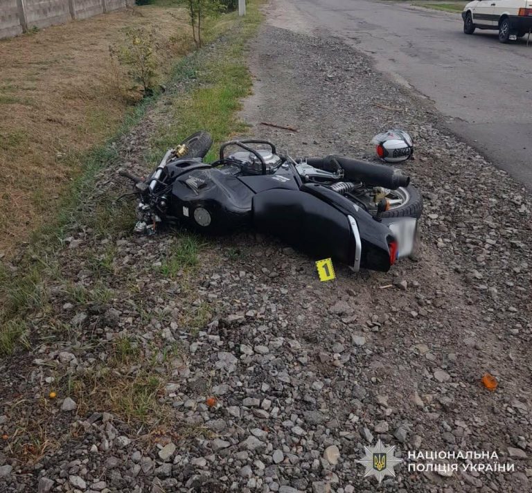 У Радехові неповнолітня мотоциклістка збила жінку похилого віку