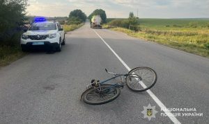 На Львівщині 58-річний велосипедист опинився в лікарні через аварію на дорозі