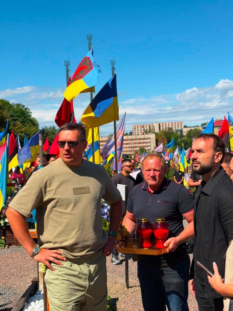 Усик у Львові подякував захисникам (ФОТО, ВІДЕО)