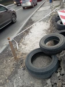 У Львові тротуар так і залишився без ремонту