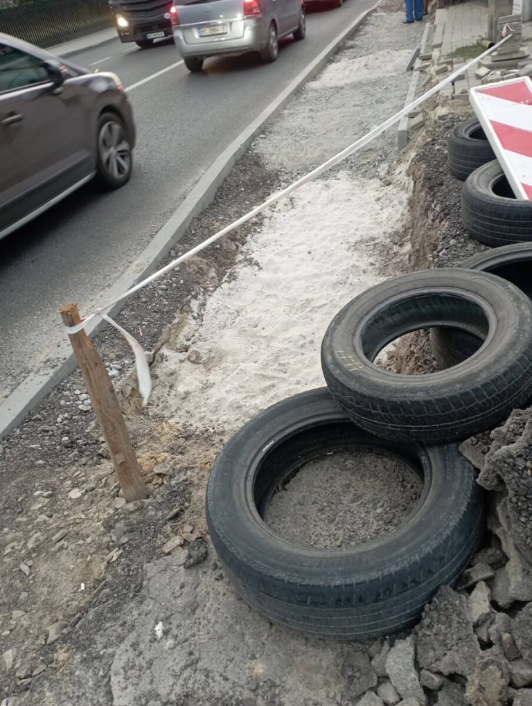 У Львові тротуар так і залишився без ремонту