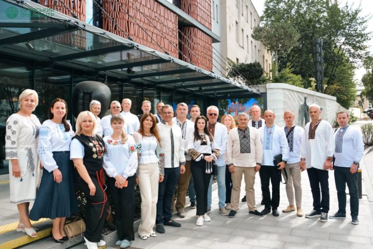 Команда Львівського онкологічного центру відвідала Zenyk Art Gallery