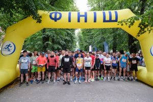 На Львівщині обласне керівництво влаштувало пробіжку парком
