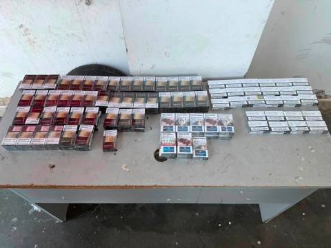 На польському кордоні у паливному баку авто митники знайшли майже 200 пачок цигарок