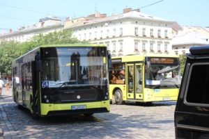У Львові двох перевізників покарають штрафом через відсутність кондиціонерів у маршрутках, що працювали