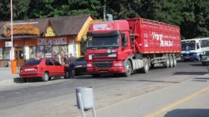 У Львові через спеку тимчасово обмежать в’їзд вантажівок до міста