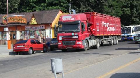 У Львові через спеку тимчасово обмежать в’їзд вантажівок до міста