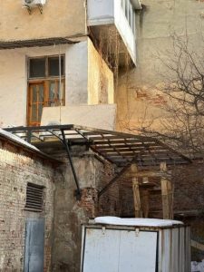 Суд наказав власниці квартири демонтувати балкон на будівлі-пам’ятці архітектури на Личаківській