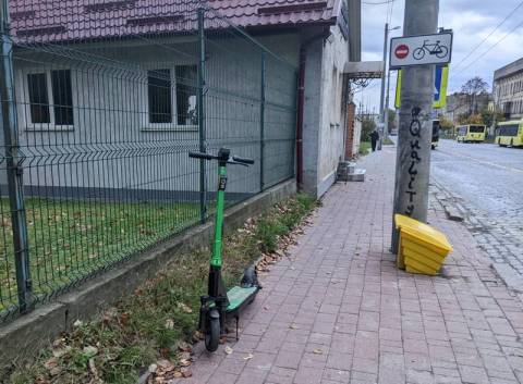 У Львові активісти закликають повністю припинити оренду електросамокатів