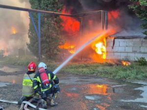 Пожежа на заводі «Іскра» у Львові: п’ятеро працівників отримали травми
