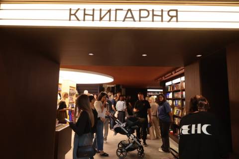 Книгарня-кав’ярня запрацювала у колишньому кінотеатрі на Хмельницького