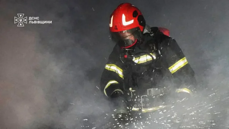 У Львові рятувальники ліквідували пожежу в квартирі на вулиці Науковій