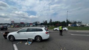 У Стрию на кільці Volkswagen збив 18-річну дівчину й 20-річного юнака — обидвоє госпіталізовані
