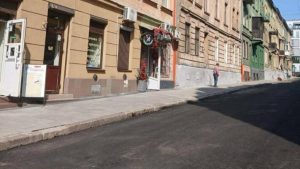 Вулиця Сембратовичів у Львові відкрилася для руху після ремонту