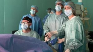 Львівські лікарі провели операцію жінці, якій рефлюкс зсунув половину шлунка у грудну клітку