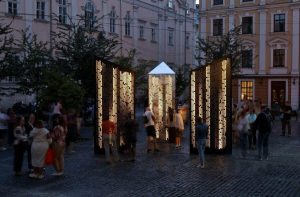 У Львові з’явився меморіал «Колони пам’яті», де викарбувано імена понад 2000 загиблих захисників України