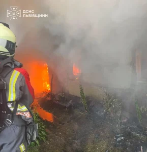 У Любелі на Львівщині сталася пожежа: вогонь знищив два житлові будинки