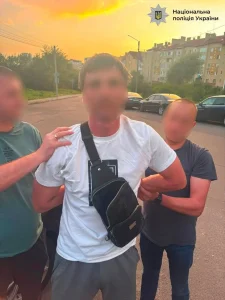 У Винниках поліція затримала жителя Львова, якого підозрюють у розбійному напад на водія