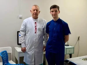 У Львові лікарі повернули рухливість 9-річному хлопчику, відновивши кульшовий суглоб