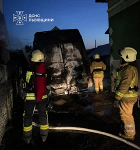 На Львівщині в Новій Кам’янці повністю згорів мікроавтобус Mercedes‑Benz Sprinter