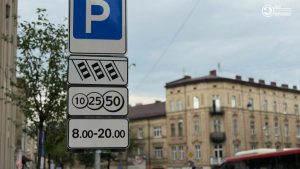 У Львові в центральній частині міста запрацював новий платний паркувальний майданчик