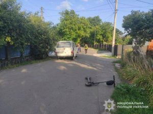 Під Львовом жінка на електросамокаті потрапила в аварію і опинилась у лікарні