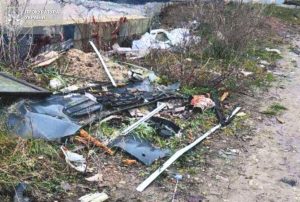 У Львівській області ділянку, призначену для гаражів, перетворили на стихійне сміттєзвалище
