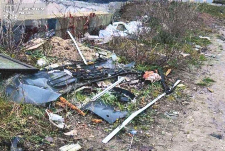 У Львівській області ділянку, призначену для гаражів, перетворили на стихійне сміттєзвалище